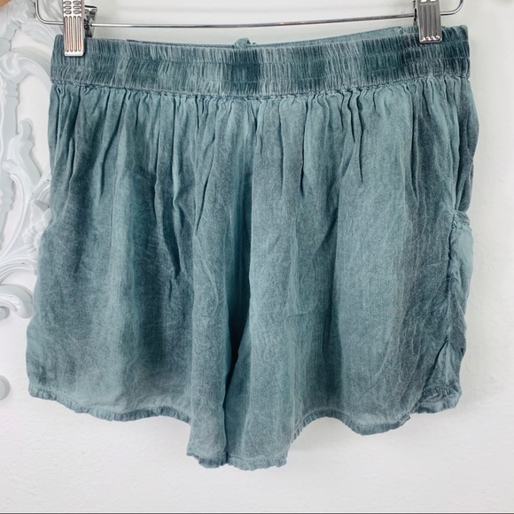 En Creme / Gray Green Stone Washed Shorts - Picture 4 of 7